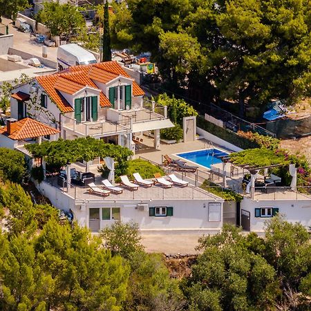 Villa Julia With Heated Pool, Ideal For Large Groups Milna  Dış mekan fotoğraf