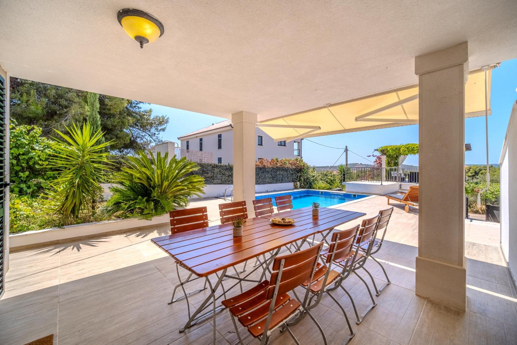 Villa Julia With Heated Pool, Ideal For Large Groups Milna  Dış mekan fotoğraf