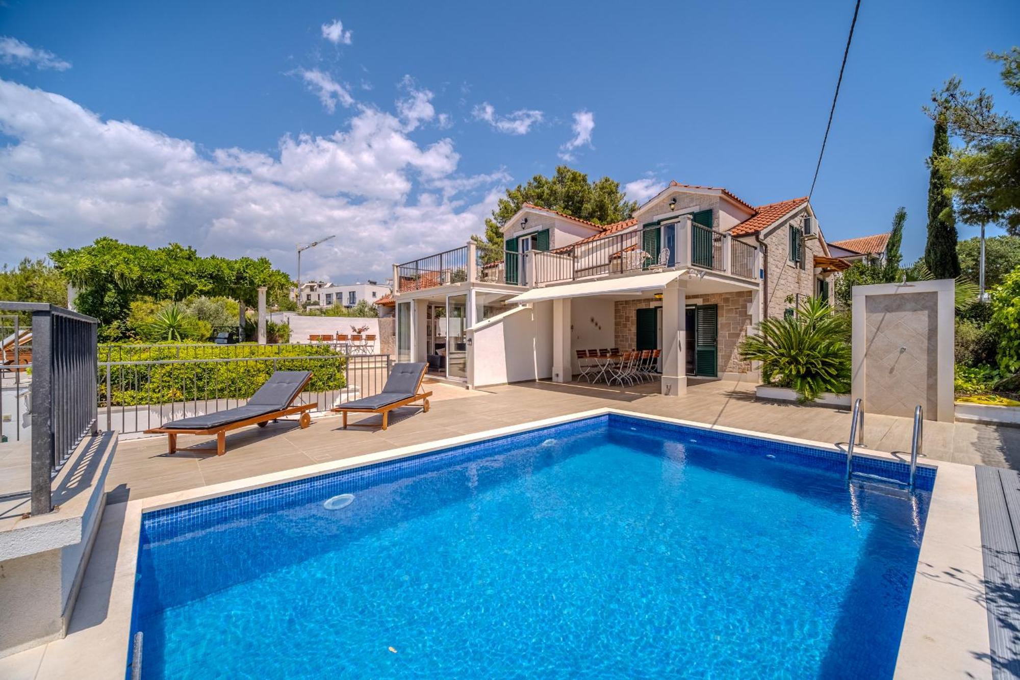 Villa Julia With Heated Pool, Ideal For Large Groups Milna  Dış mekan fotoğraf