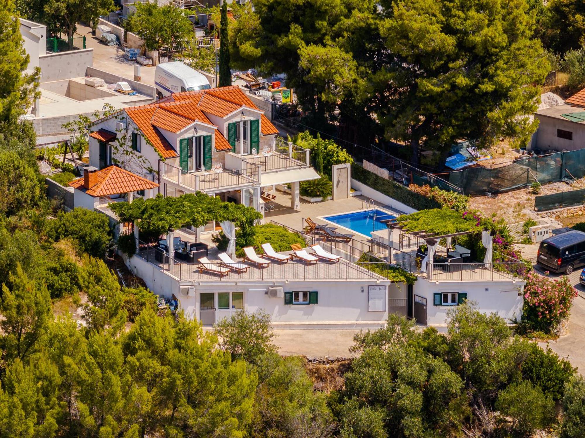 Villa Julia With Heated Pool, Ideal For Large Groups Milna  Dış mekan fotoğraf