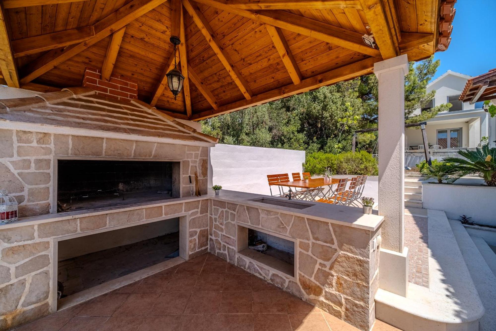 Villa Julia With Heated Pool, Ideal For Large Groups Milna  Dış mekan fotoğraf