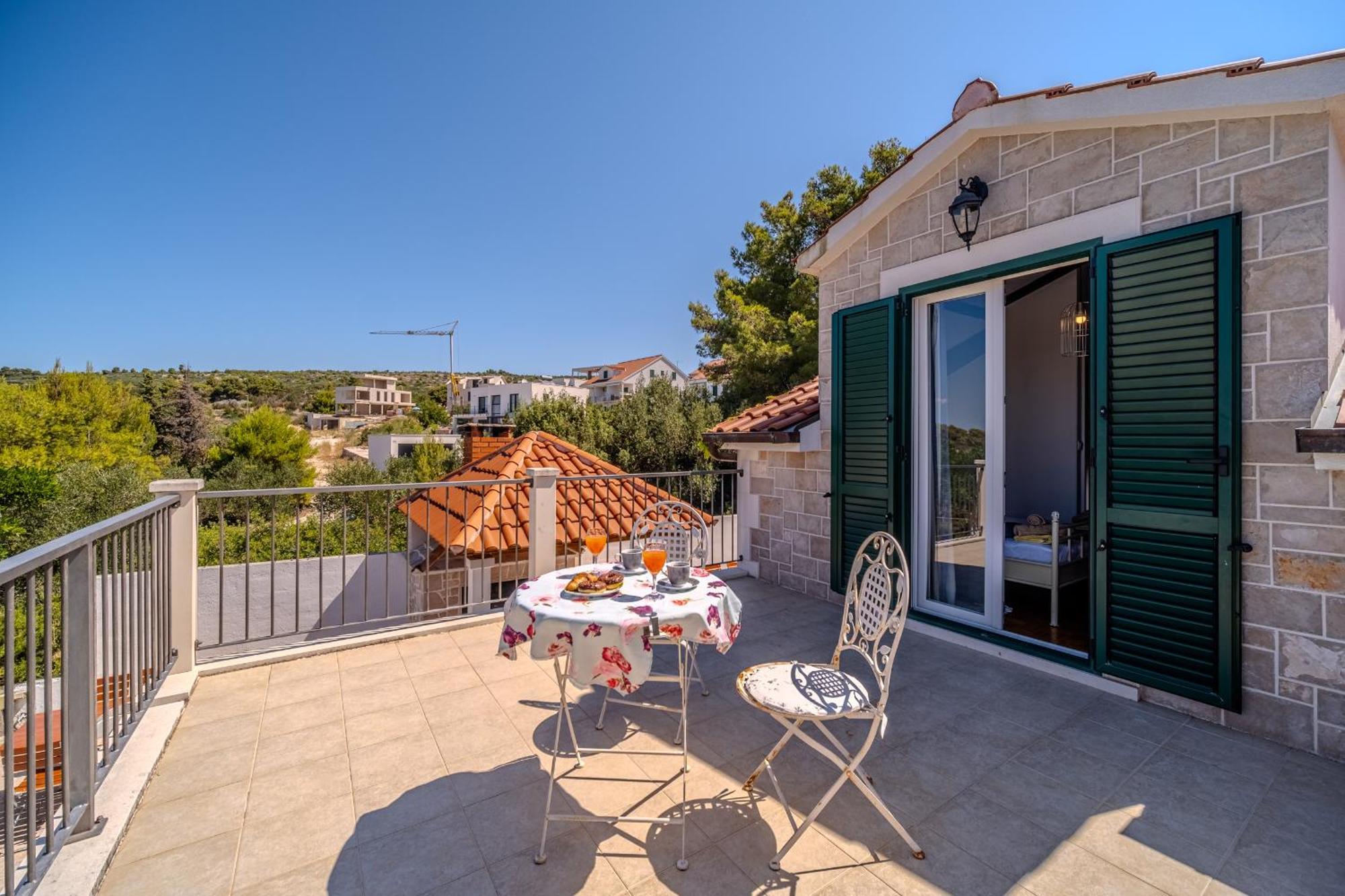 Villa Julia With Heated Pool, Ideal For Large Groups Milna  Dış mekan fotoğraf