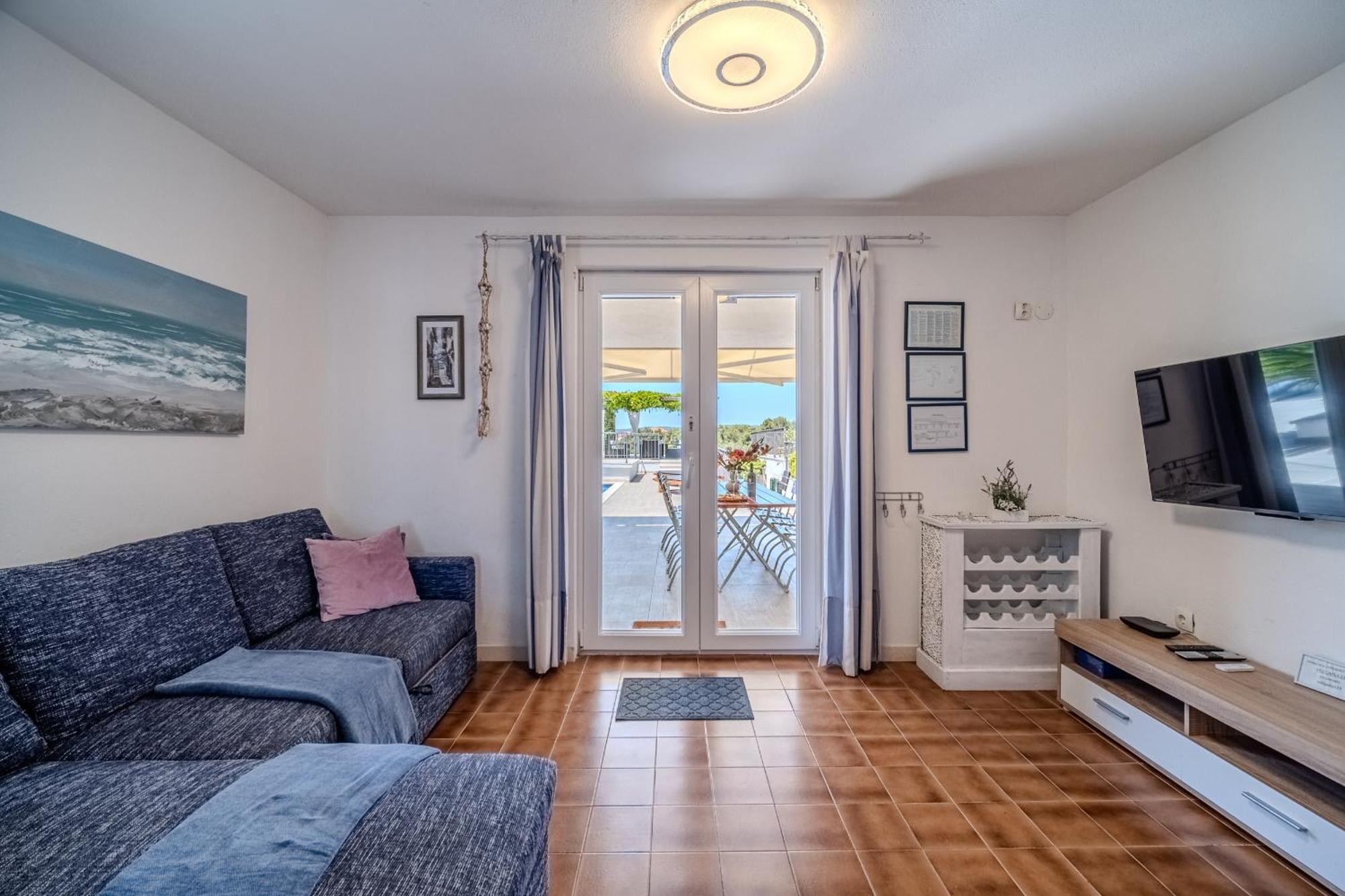 Villa Julia With Heated Pool, Ideal For Large Groups Milna  Dış mekan fotoğraf